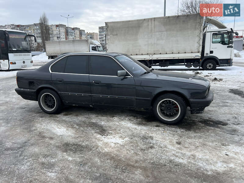 Седан BMW 5 Series 1990 в Киеве