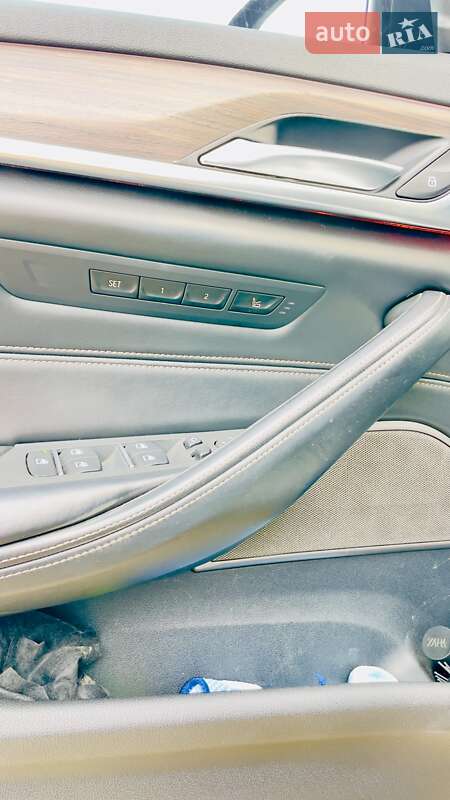 Седан BMW 5 Series 2017 в Бурштыне