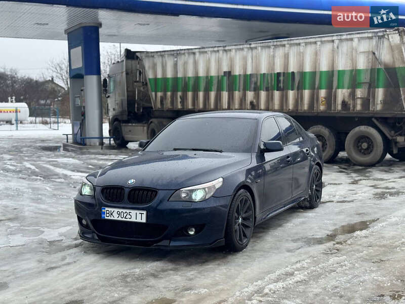Седан BMW 5 Series 2004 в Нетешине