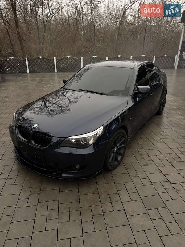 Седан BMW 5 Series 2004 в Нетешине