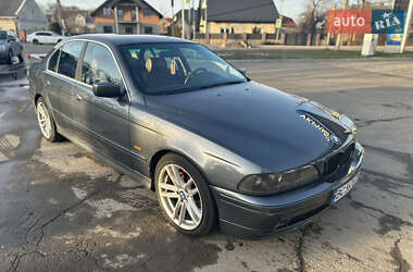 Седан BMW 5 Series 2000 в Городке