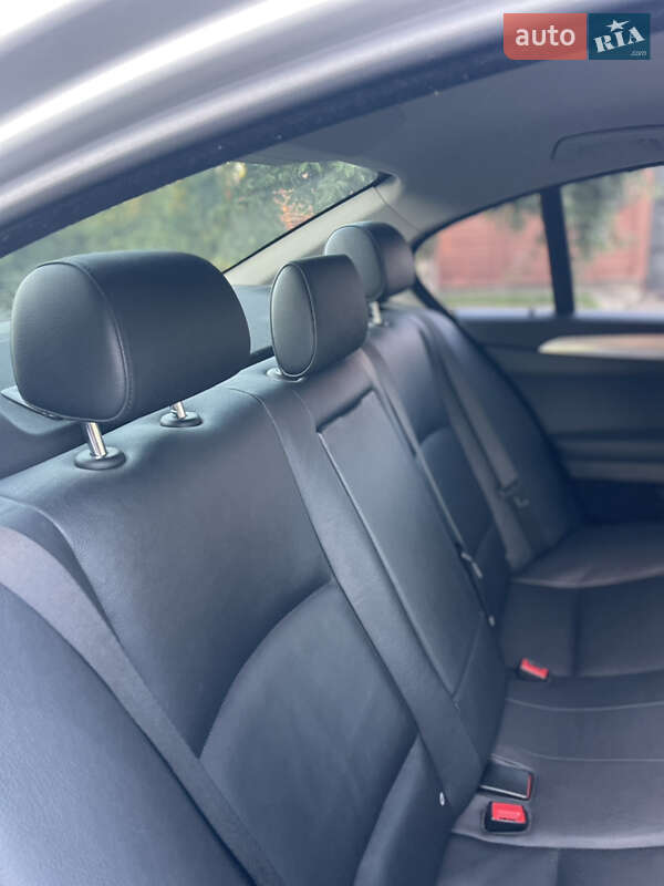 Седан BMW 5 Series 2010 в Луцке