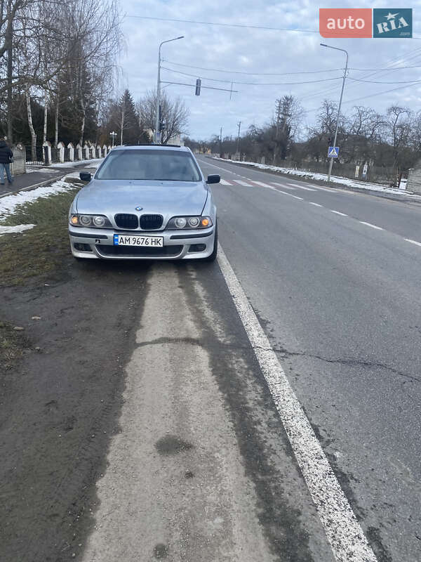 Седан BMW 5 Series 1998 в Надворной