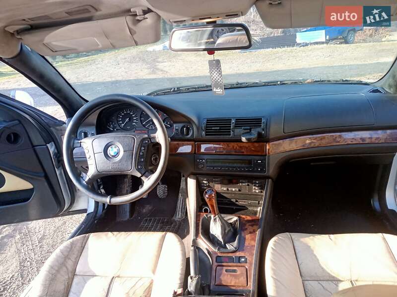 Седан BMW 5 Series 2000 в Самборе