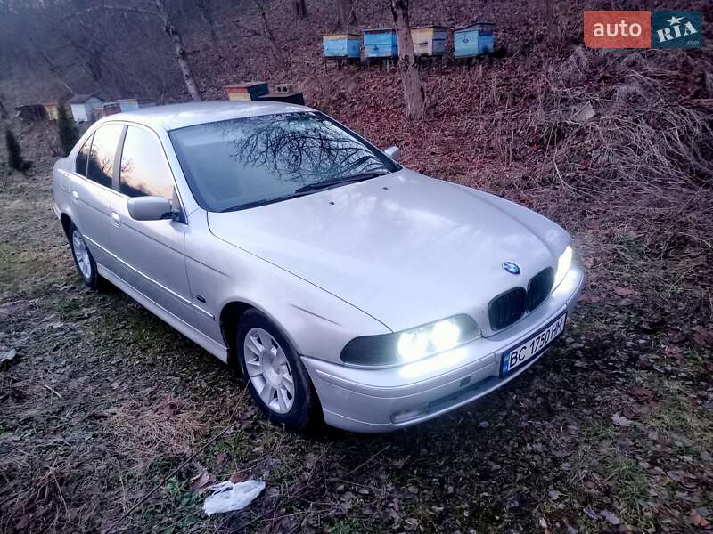 Седан BMW 5 Series 2000 в Самборе