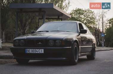 Седан BMW 5 Series 1990 в Витовском районе