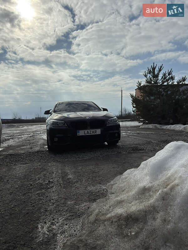Седан BMW 5 Series 2012 в Хотине