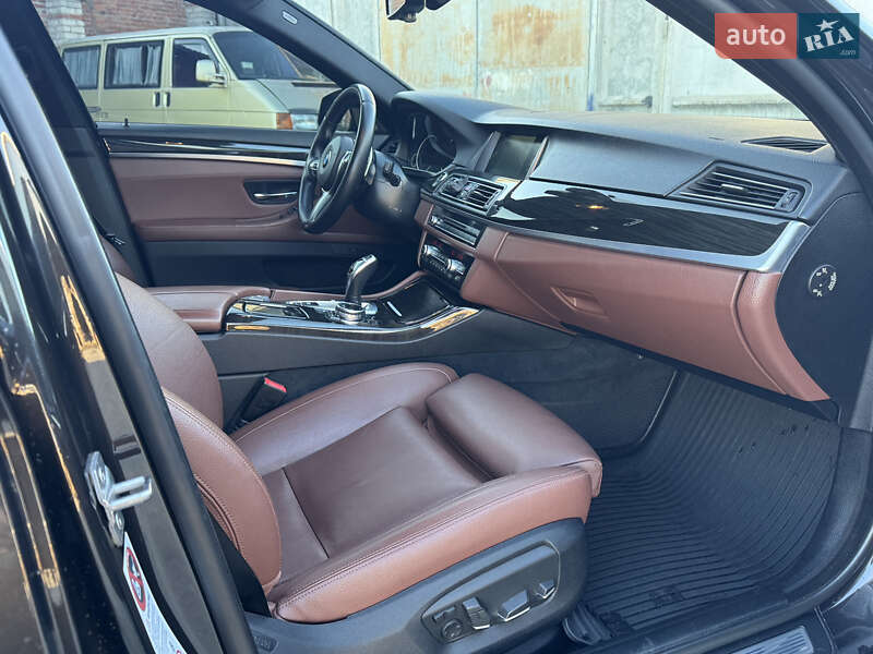 Седан BMW 5 Series 2013 в Остроге