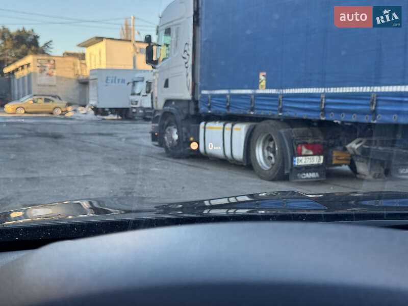 Седан BMW 5 Series 2013 в Остроге