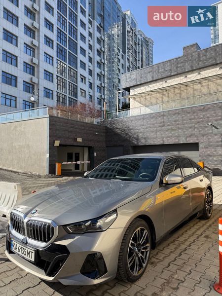 Седан BMW 5 Series 2023 в Киеве