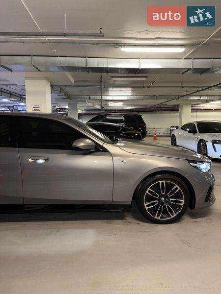 Седан BMW 5 Series 2023 в Киеве