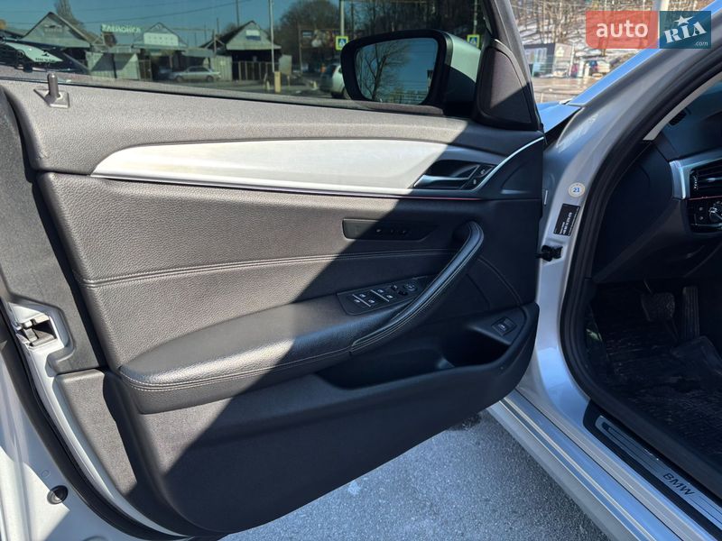 Седан BMW 5 Series 2017 в Хмельницком