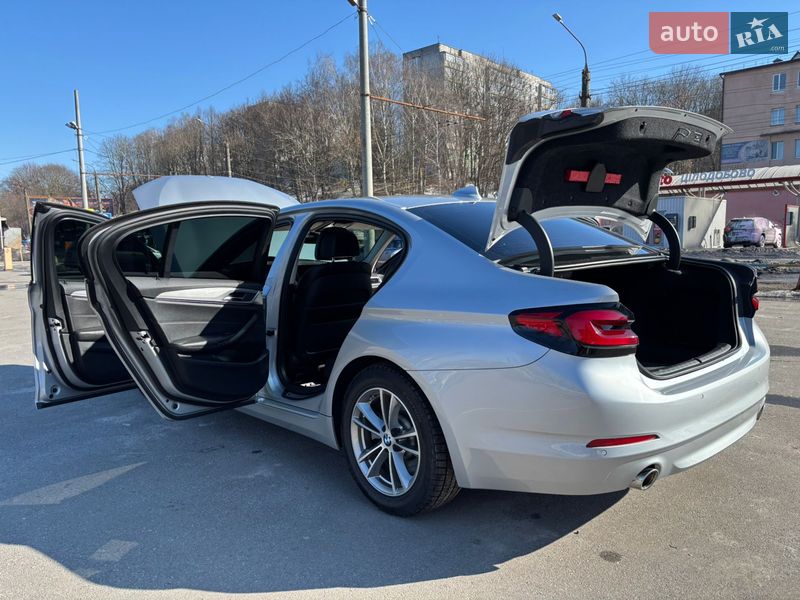 Седан BMW 5 Series 2017 в Хмельницком