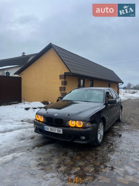 Седан BMW 5 Series 2002 в Вараше