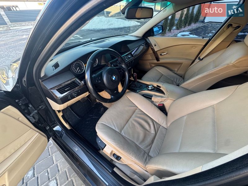 Седан BMW 5 Series 2005 в Вараше