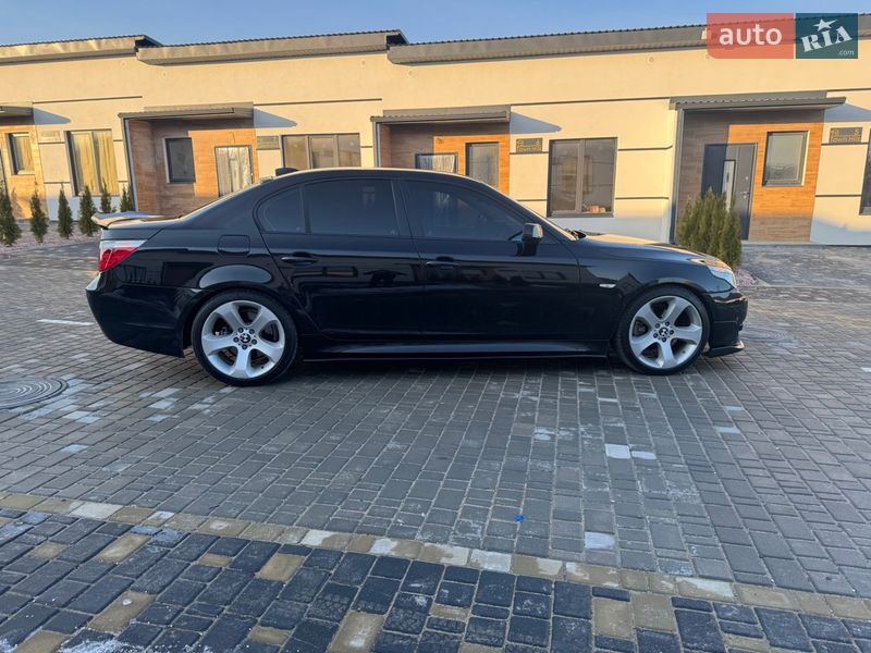 Седан BMW 5 Series 2005 в Вараше
