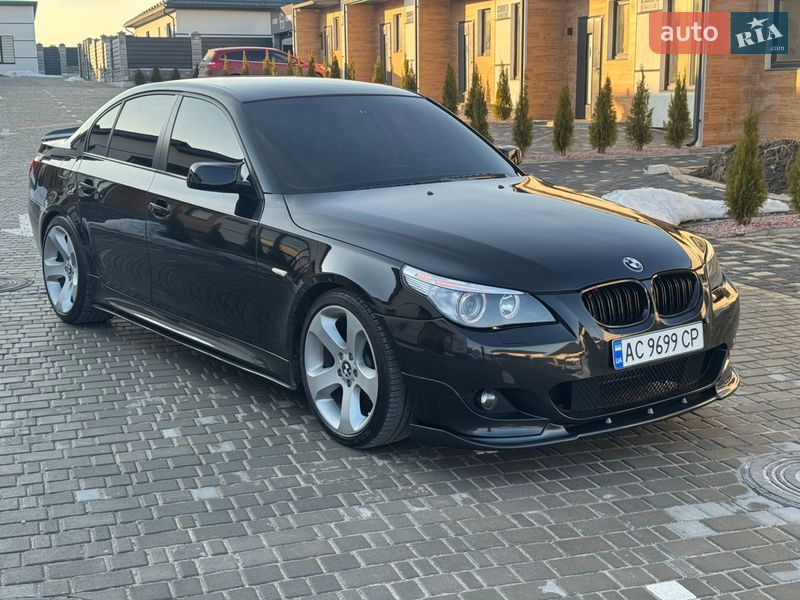 Седан BMW 5 Series 2005 в Вараше