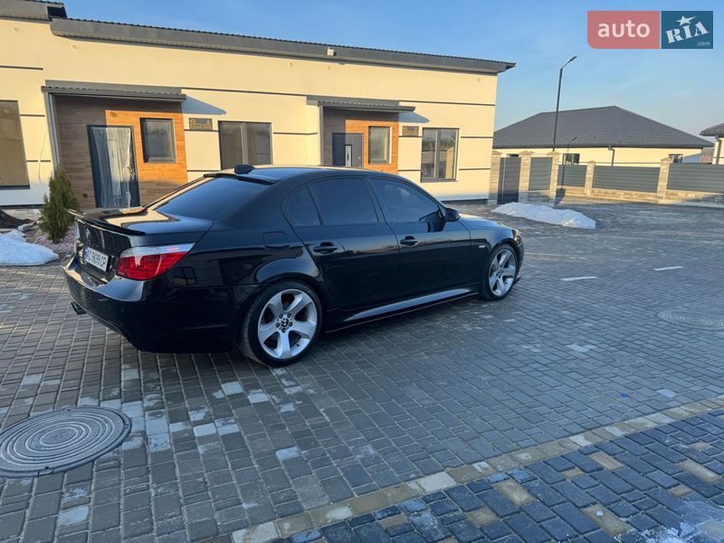 Седан BMW 5 Series 2005 в Вараше