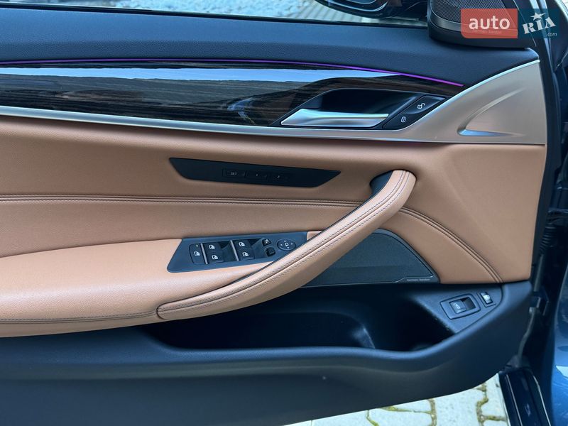 Седан BMW 5 Series 2022 в Черновцах