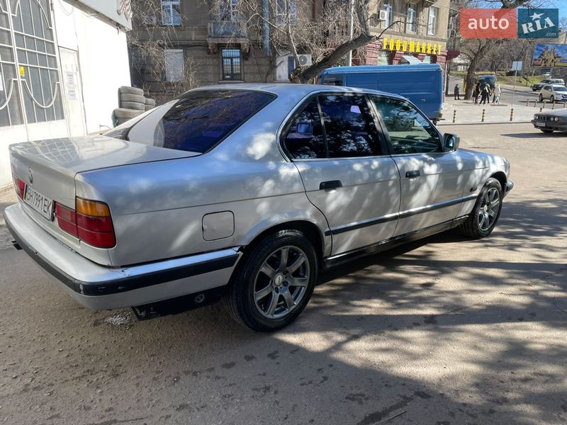 Седан BMW 5 Series 1990 в Одессе
