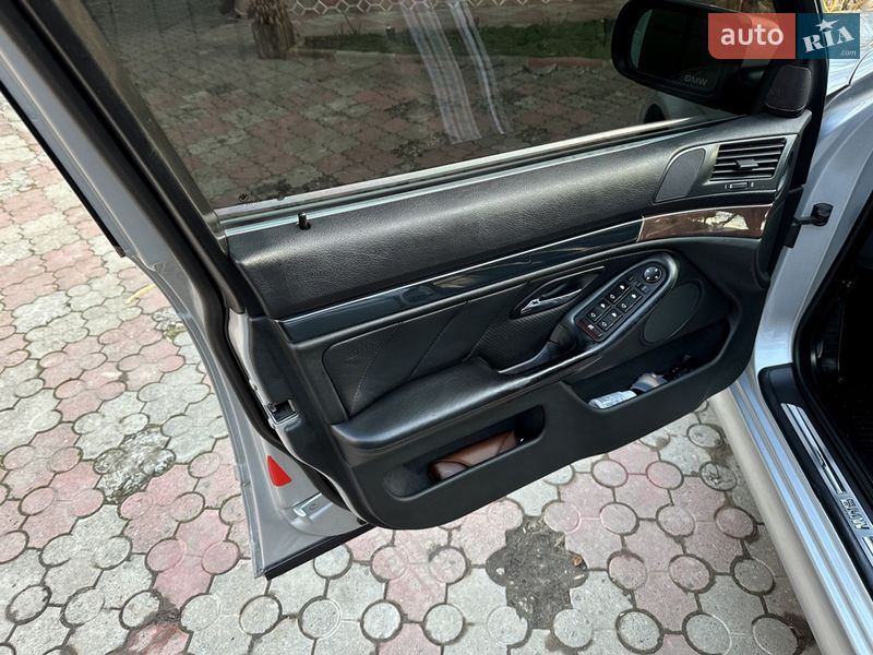 Седан BMW 5 Series 2002 в Черновцах