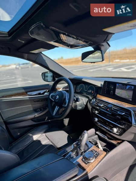 Седан BMW 5 Series 2017 в Ровно