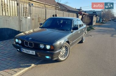 Седан BMW 5 Series 1990 в Одессе