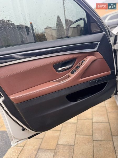 Седан BMW 5 Series 2013 в Львові