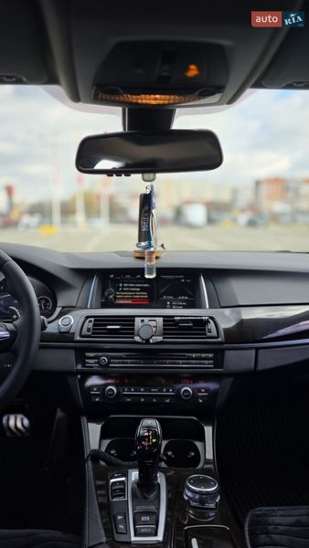 Седан BMW 5 Series 2015 в Чернівцях