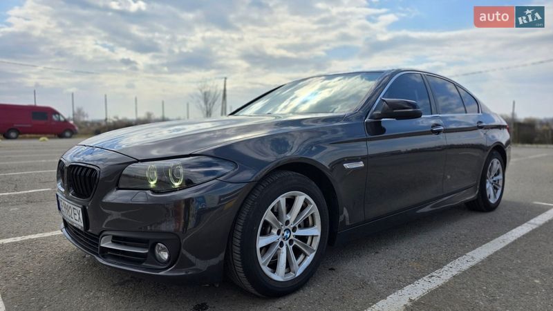 Седан BMW 5 Series 2015 в Чернівцях