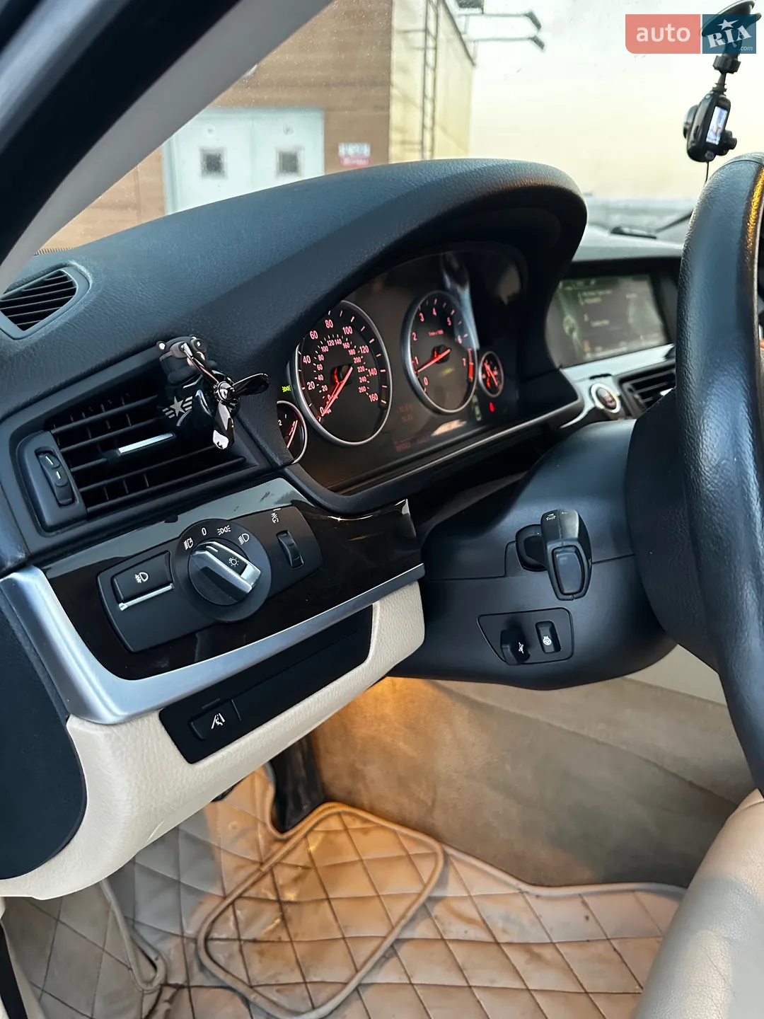 2012 BMW 5er - мініатюра 12