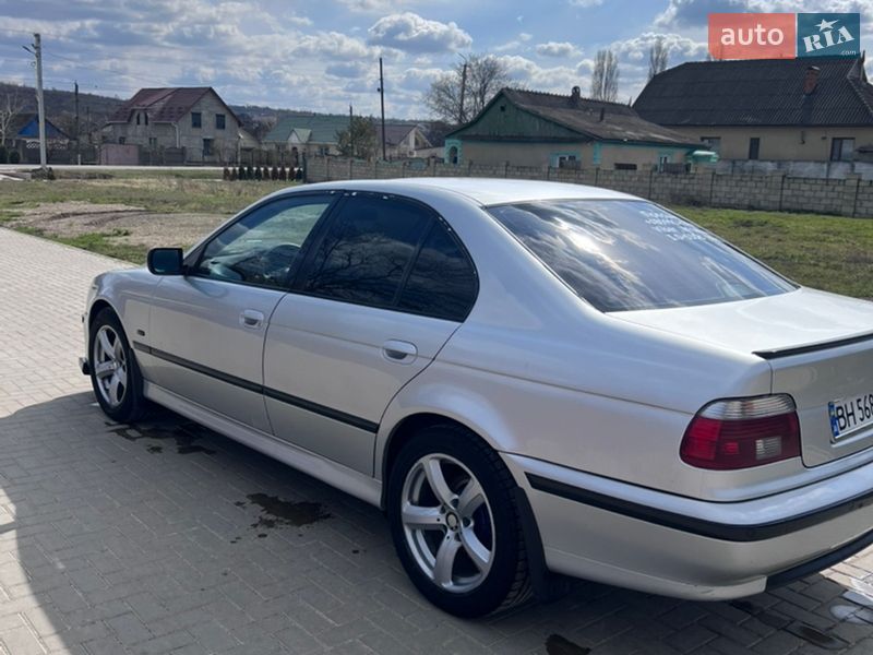 Седан BMW 5 Series 2003 в Авангарде