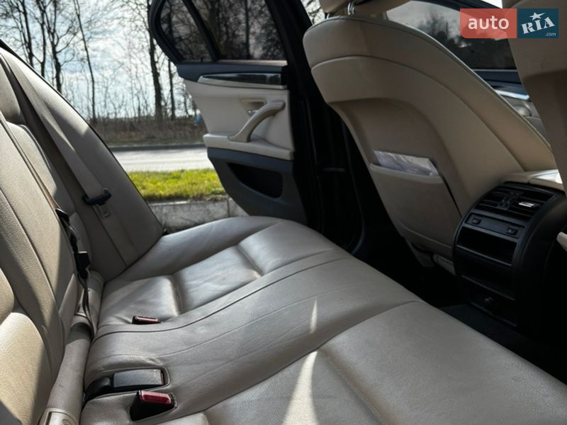 Седан BMW 5 Series 2011 в Остроге