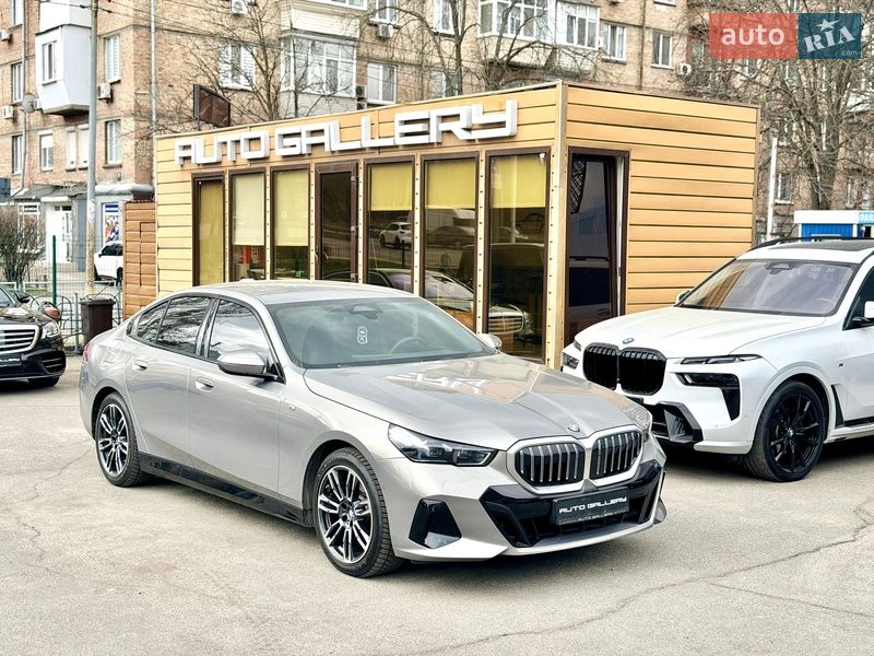 Седан BMW 5 Series 2023 в Киеве
