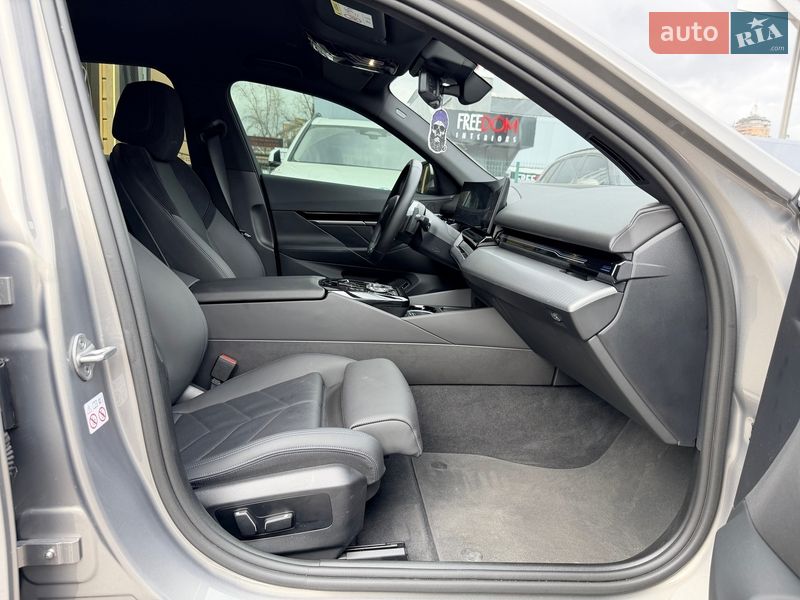 Седан BMW 5 Series 2023 в Киеве