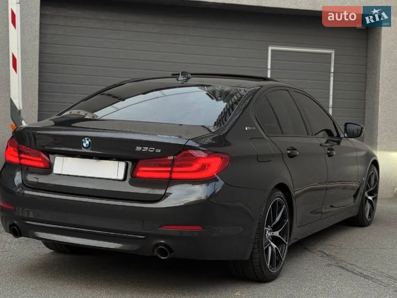 Седан BMW 5 Series 2018 в Киеве