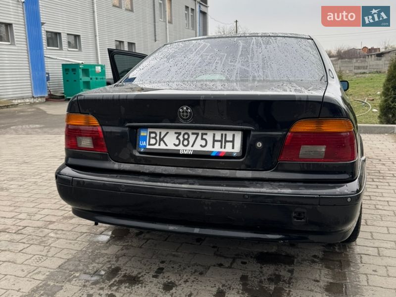 Седан BMW 5 Series 2002 в Малине