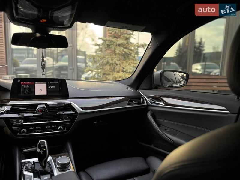 Седан BMW 5 Series 2017 в Львове
