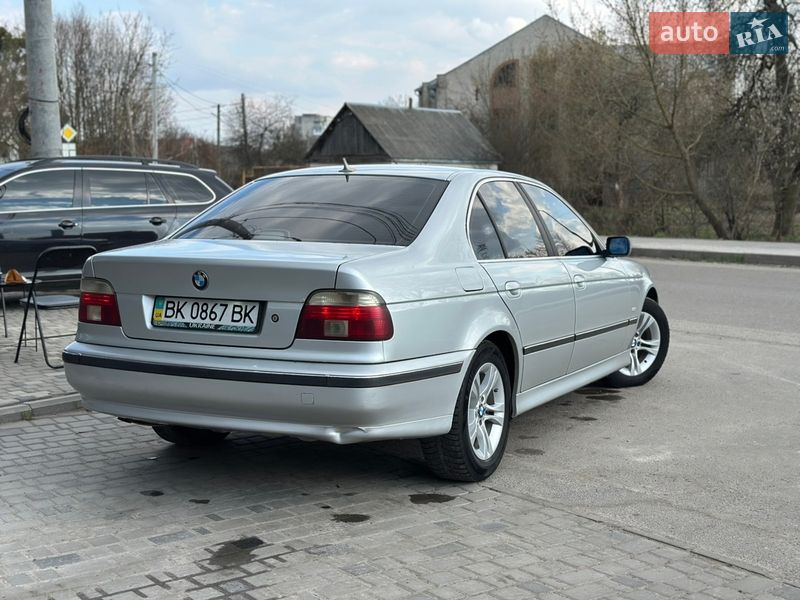 Седан BMW 5 Series 2000 в Звягеле