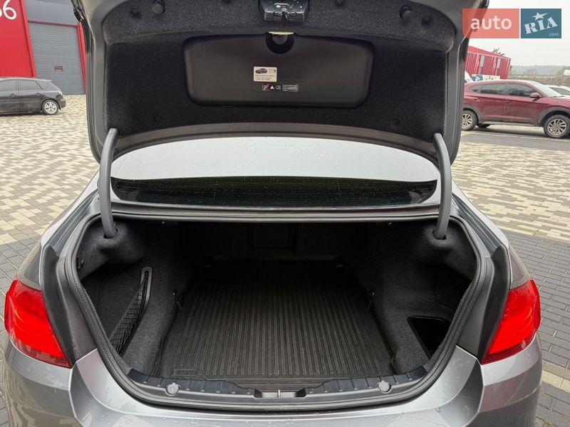 Седан BMW 5 Series 2013 в Львові