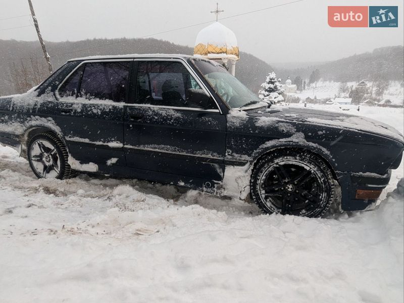 Седан BMW 5 Series 1985 в Львове