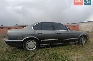 Седан BMW 5 Series 1988 в Киеве