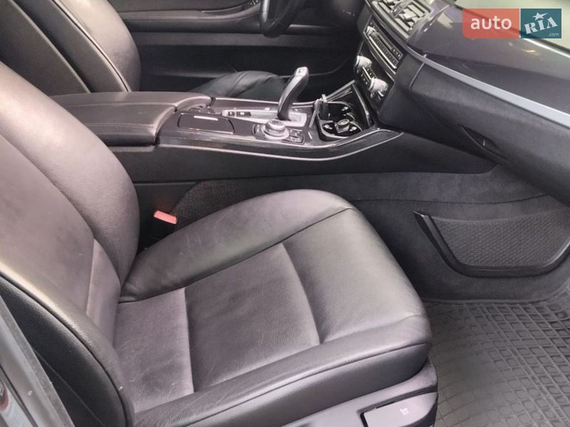 Седан BMW 5 Series 2012 в Чинадиево