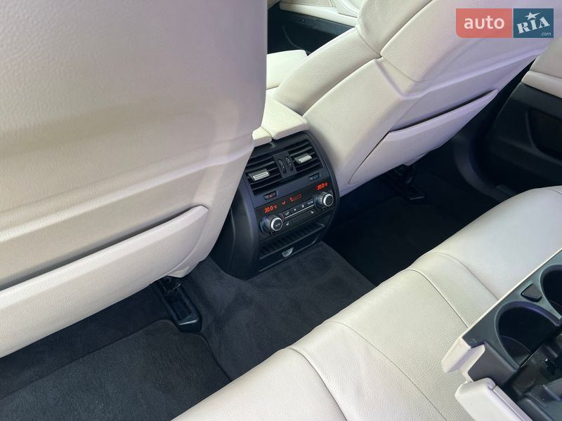 Седан BMW 5 Series 2011 в Вишневом фото 17 Седан BMW 5 Series 2011 в Вишневом