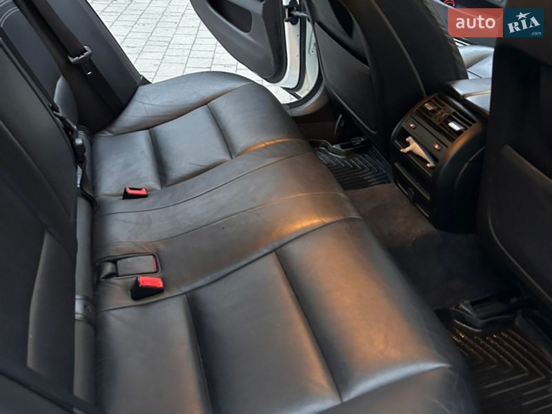 Седан BMW 5 Series 2015 в Львові