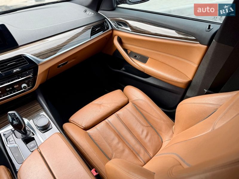 Седан BMW 5 Series 2017 в Ровно