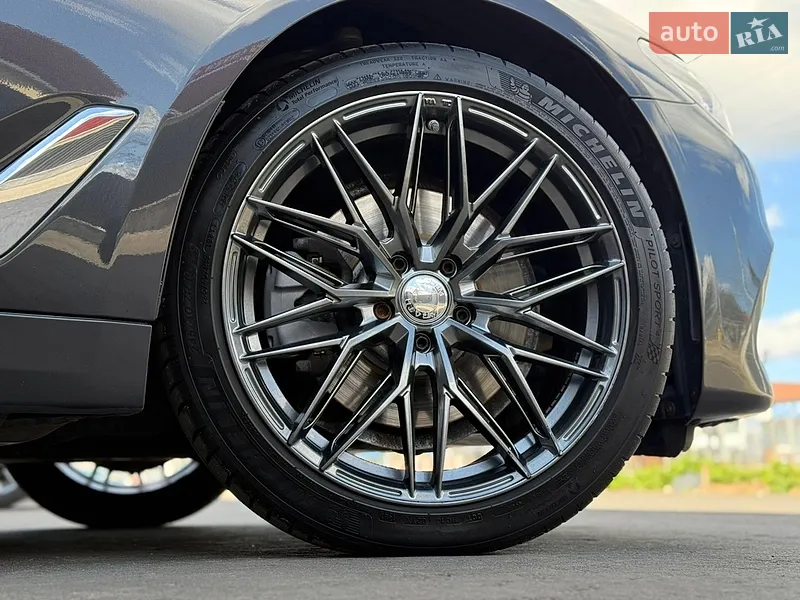 BMW 5 Series 2017 VIN WBAJM71010B054859 фото оголошення 11 з 98