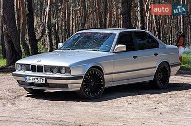 Седан BMW 5 Series 1988 в Каменском