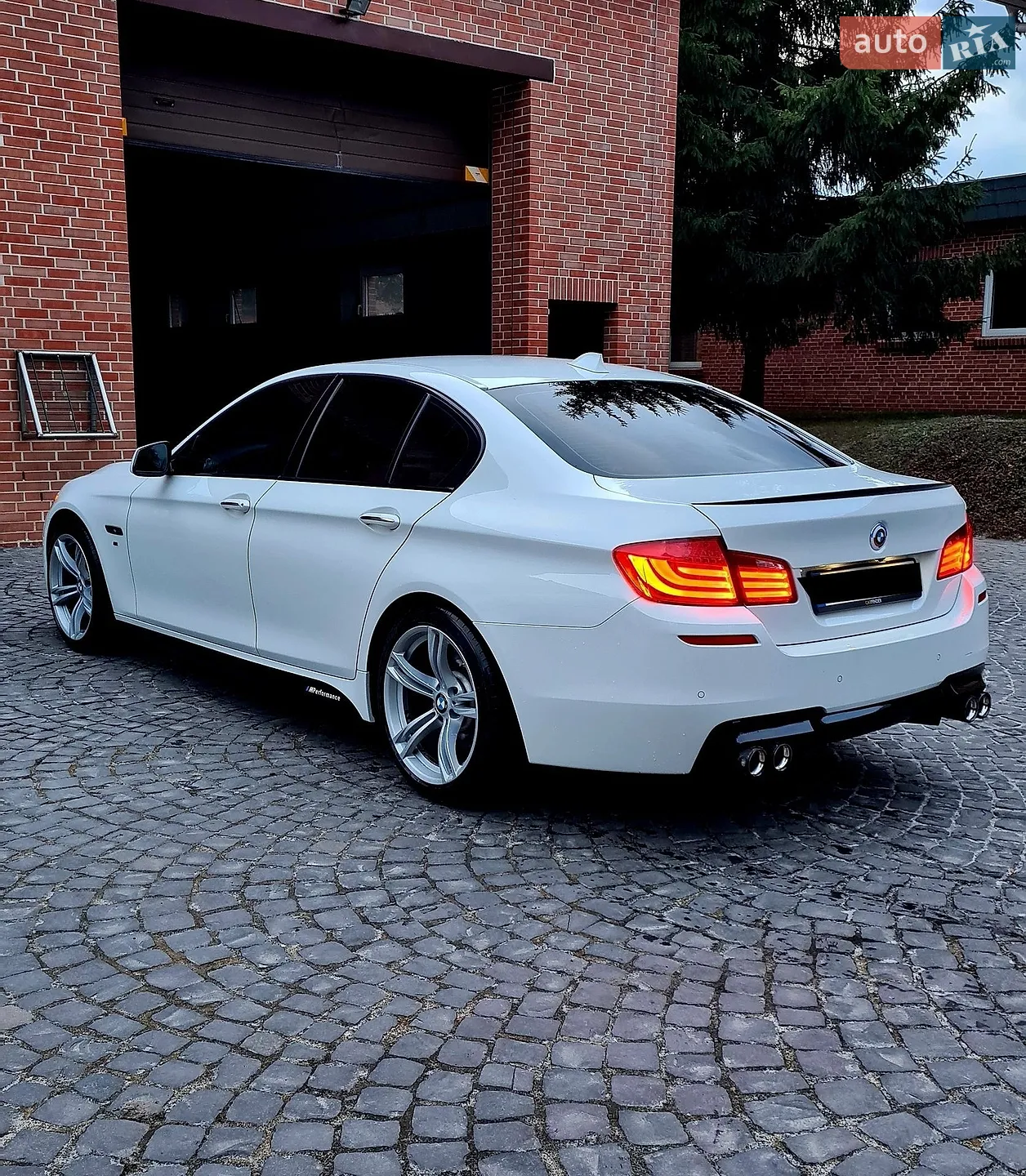 2011 BMW 5er - мініатюра 2