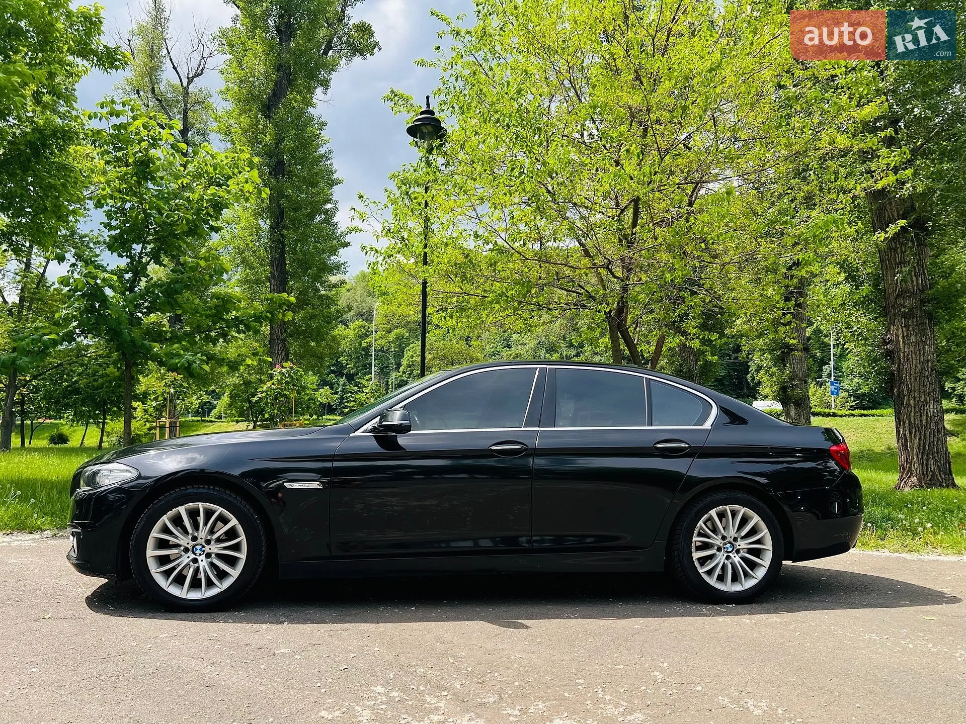 2013 BMW 5er - мініатюра 2